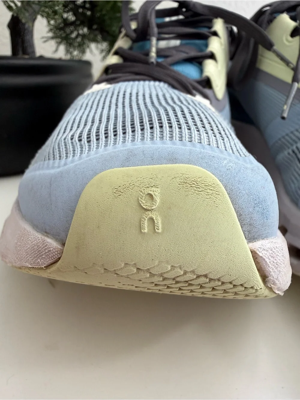 On cloudstratus Women size 8 Sky Blue and  yellow  Running Shoes